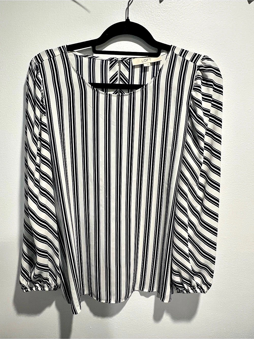 LOFT Striped Blouse in White & Blue Size Medium Like New